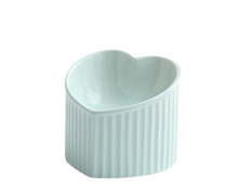 Charger l'image dans la galerie, Gamelle Inclinée en Céramique pour Chats et Chiens – Ergonomique, Antivomissement et Facile à Nettoyer - Pawpae