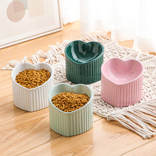Charger l&#39;image dans la galerie, Gamelle Inclinée en Céramique pour Chats et Chiens – Ergonomique, Antivomissement et Facile à Nettoyer
