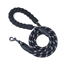 Charger l&#39;image dans la galerie, Laisse Réfléchissante en Nylon pour Chien – Robuste et Confortable
