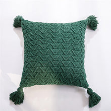 Charger l&#39;image dans la galerie, Housse de coussin matelassée tricotée en forme de chenille – Confort et élégance
